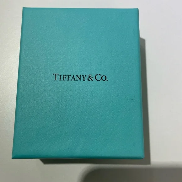 Tiffany Box - Picture 1 of 6